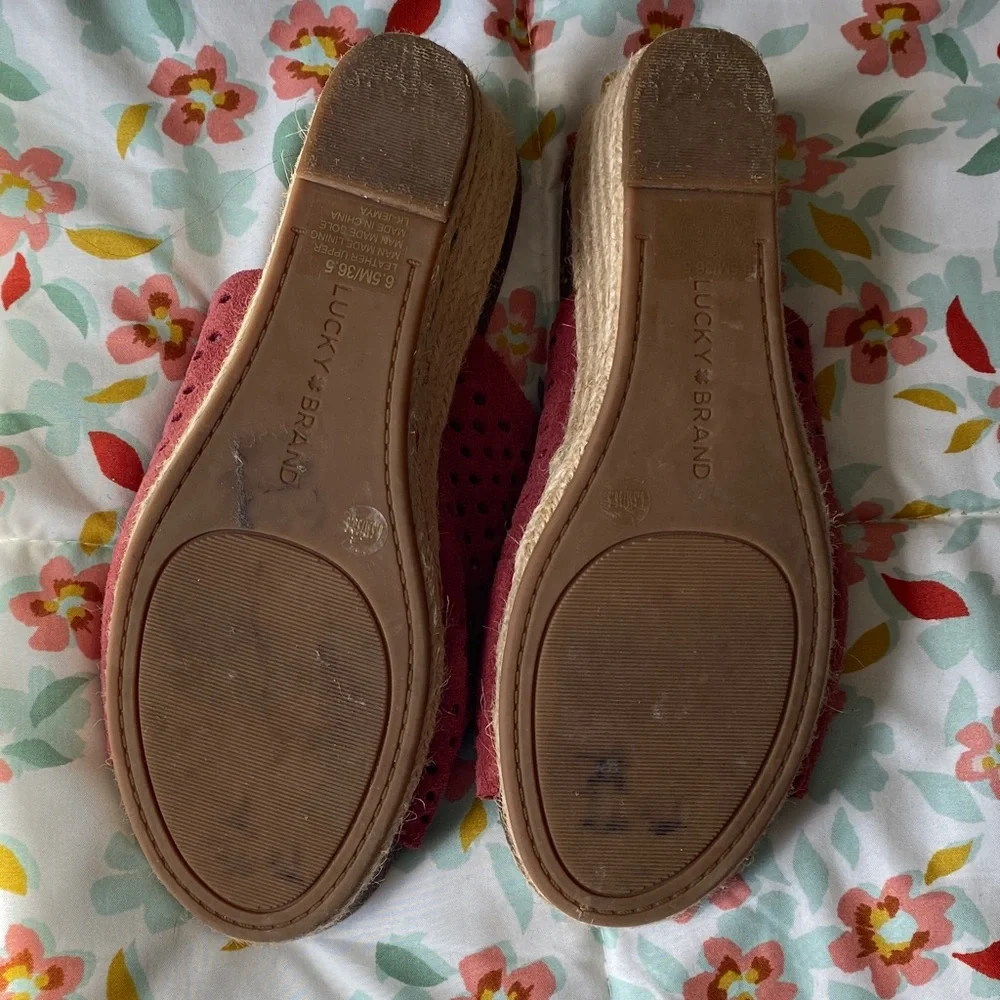 Lucky Brand Women's Pink/ Coral Espadrille Wedges - Picture 7 of 11